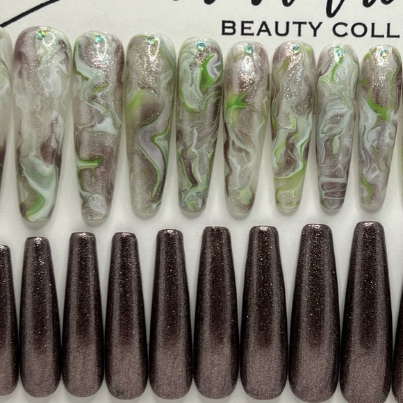 Hand painted marble press on nails - Picture 2 of 2